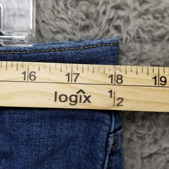 Levis Shorts Womens 32 Blue Stretch Denim Classic Bermuda Jorts - Picture 6 of 16